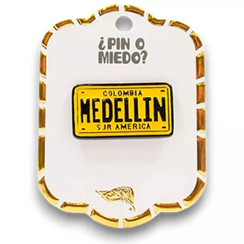 Pin metálico placa Medellín